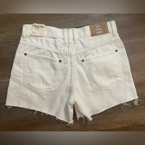 We The Free Free People Shorts 26 NWT New Ivy Mid-Rise Cutoff Denim Boho Ivory - Picture 3 of 10